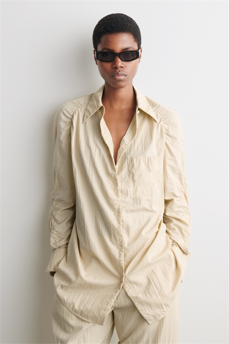 Ручной работы рубашка из морщинистого шелка артикул 1321341001