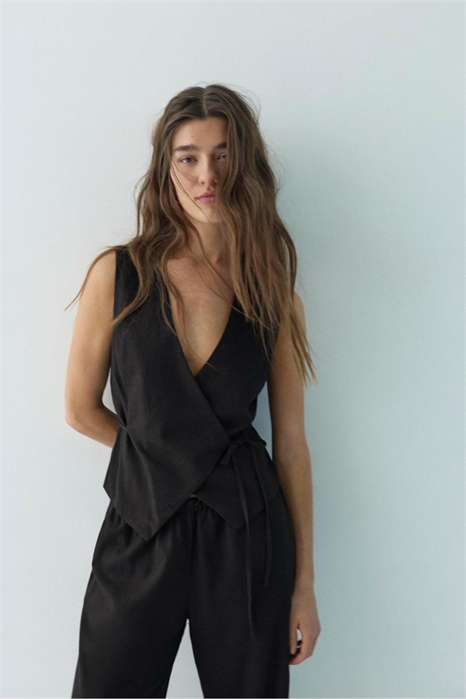 Жилет из смесовой ткани с льняными вставками и завязками по бокам артикул 155970491