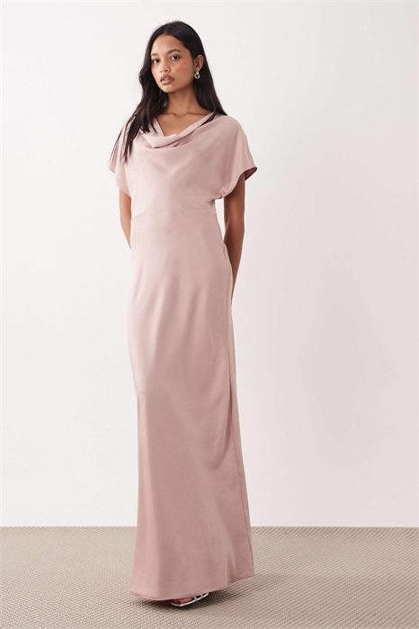 Атласное макси-платье с заниженными плечами и косой отрезкой для подружки невесты артикул 154078324