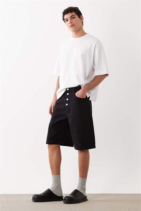 Шорты-джинсы удлиненной длины артикул 156009252