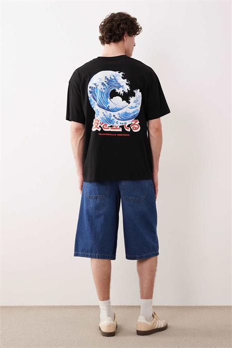 Футболка с принтом «японская волна» на спине артикул 155596678