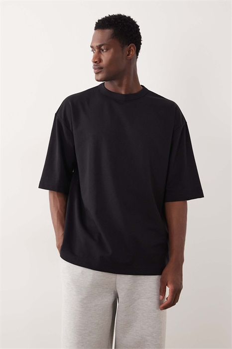 Футболка с короткими рукавами и свободным кроем из плотной ткани breatheMAX™ артикул 153048654