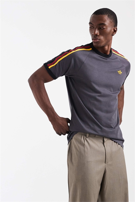 Футболка с тремя полосками артикул 149627285