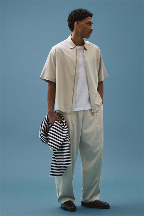 Брюки свободного кроя с вытачками артикул 156398107