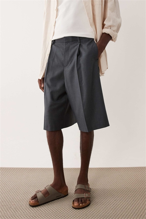 Бермуды оверсайз из джинсовой ткани со стильной плиссировкой артикул 153020086