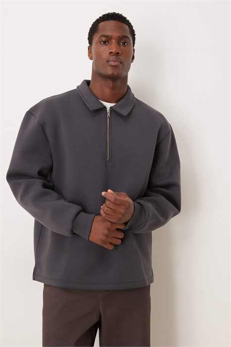 Толстовка с воротником и четвертью молнии из ткани типа «скуба» темно-серого цвета артикул 151222210