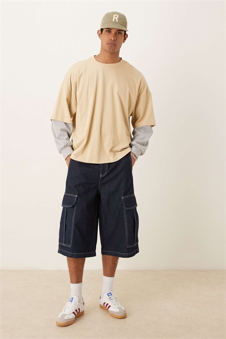 Длинные джинсовые шорты с двойными складками артикул 146734474