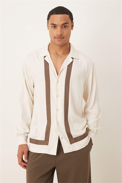 Рубашка классического кроя с отделкой по краю артикул 150562320