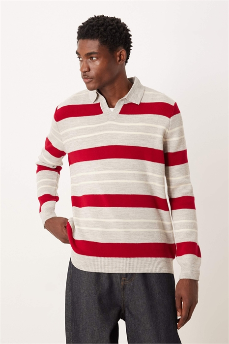 Трикотажная рубашка-поло с вырезом на шее в красно-бежевую полоску артикул 150836654