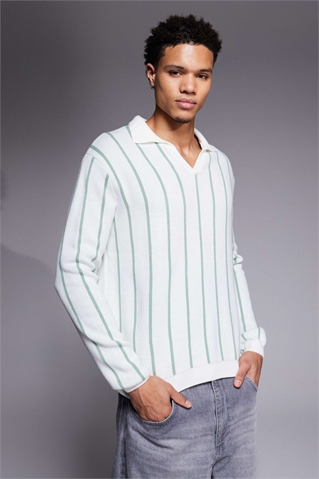 Полурубашка из трикотажа с полосками и вырезом на груди артикул 151700116