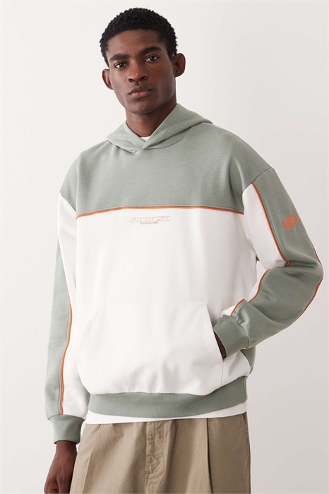 Худи с принтом свободного кроя и вставками артикул 152900026