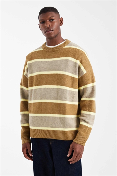 Свитер с круглым вырезом из толстой вязки артикул 152125445