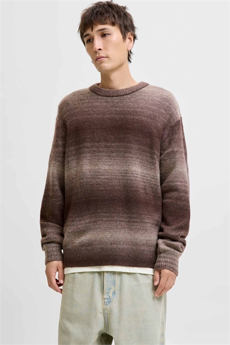 Вязаный свитер артикул 154819478