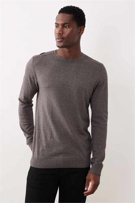 Свитер с круглым вырезом артикул 153400191