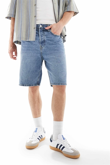 Шорты из джинсовой ткани свободного кроя артикул 134580860