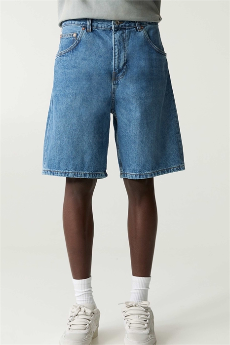 Шорты-бермуды из джинсовой ткани свободного кроя артикул 152869479