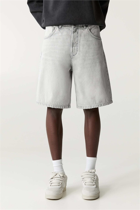 Шорты-бермуды из джинсовой ткани свободного кроя артикул 152872230