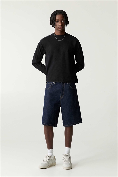 Шорты-бермуды из джинсовой ткани свободного кроя артикул 152898916