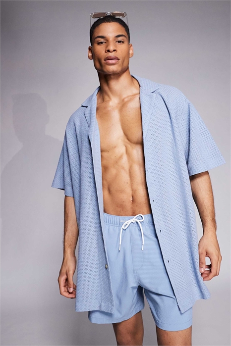 Рубашка свободного кроя с глубоким воротником-ревер и фактурной текстурой, удлиненная артикул 142682357