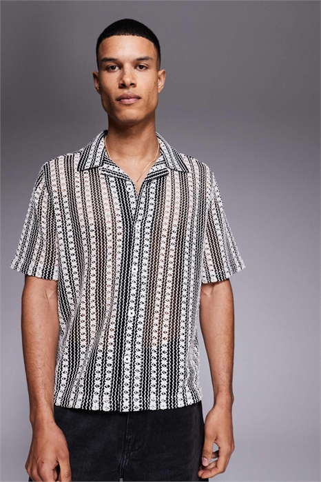 Рубашка с глубоким вырезом и квадратным силуэтом, связанная крючком артикул 140235989