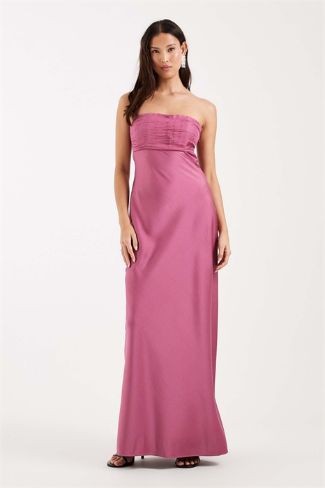 Макси-платье для подружки невесты из атласа с бандо, плиссированной отделкой в области груди и украшением в виде шарфа артикул 154051805