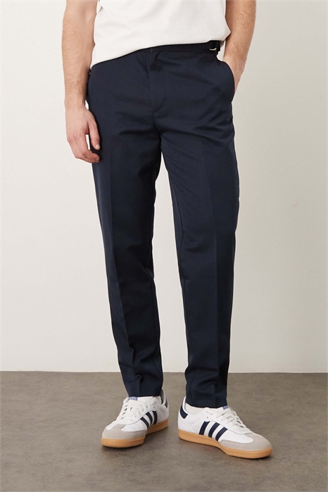 Стильные брюки зауженного кроя с боковыми регуляторами артикул 148066562