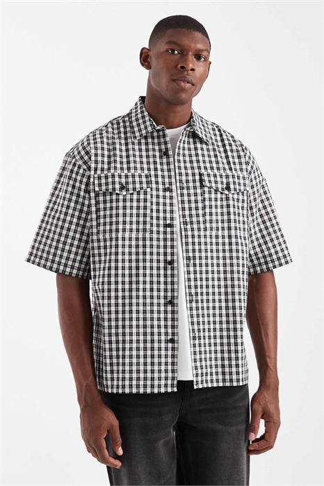 Рубашка в клетку с короткими рукавами и прямого кроя артикул 151746270