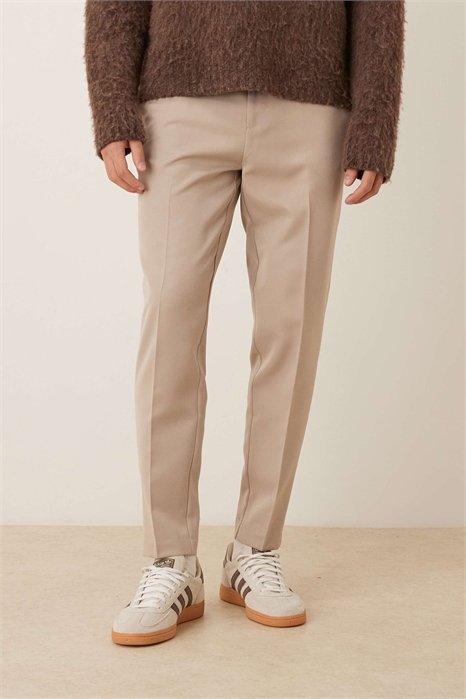 Стильные брюки зауженного кроя с боковыми регуляторами артикул 150227191