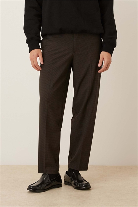 Стильные брюки свободного кроя с зауженными штанинами артикул 151736353