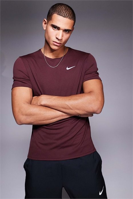 Футболка Miler Dri-FIT бордового цвета артикул 135738370