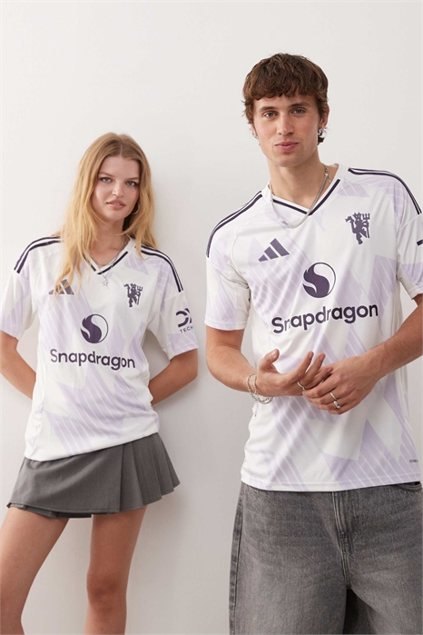 Выездная футболка Adidas Football «Манчестер Юнайтед» сезона 2025/2026 артикул 141244633