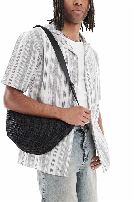 Сумка через плечо, связанная крючком, черного цвета артикул 146848639