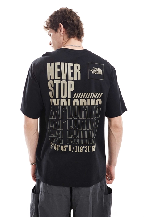 Футболка с принтом на спине артикул 135688355