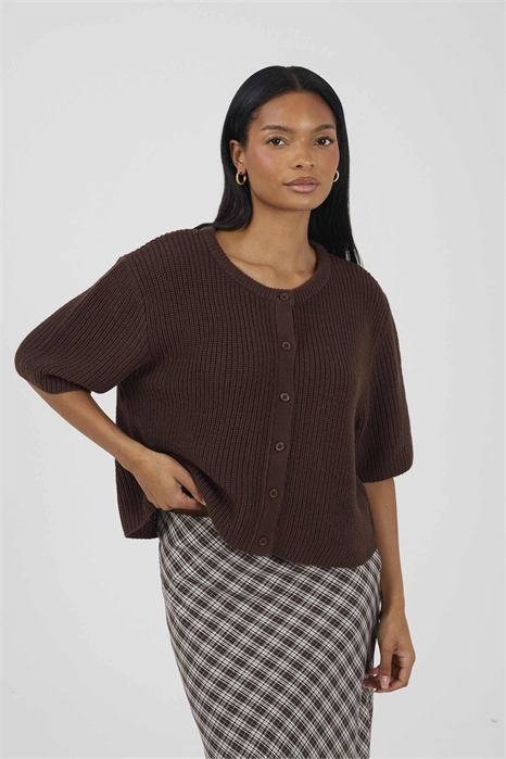 Кардиган с коротким рукавом и круглым вырезом из рыбацкой вязки артикул 155957078