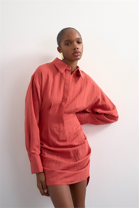 Платье-рубашка с мини-юбкой из льна со сборками артикул 152149549
