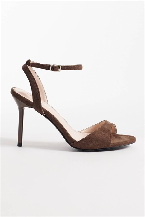 Сандалии Lynna на тонком каблуке артикул 152905393