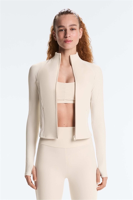 Легкая теплая техническая куртка с ребристой фактурой артикул 156279584