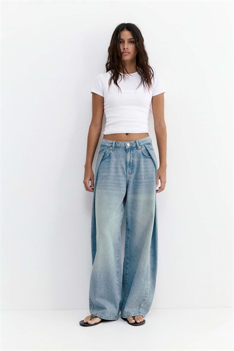 Джинсы свободного кроя с плиссированным эффектом «баллон» артикул 156401310