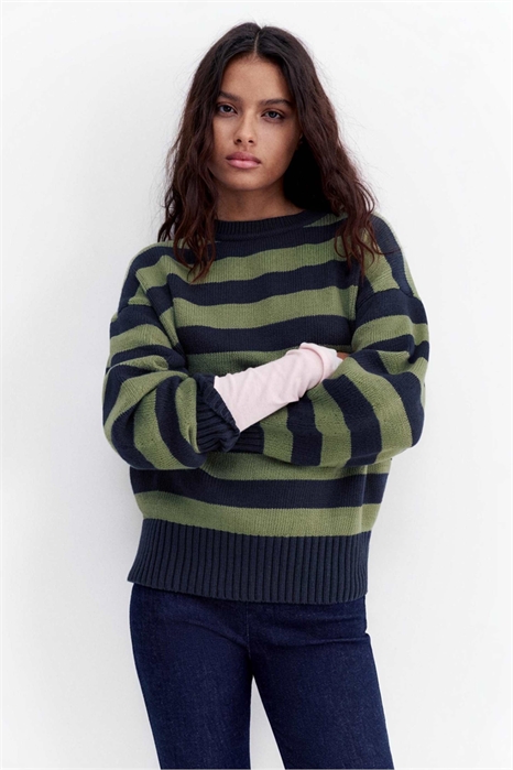 Свободный свитер артикул 156378355