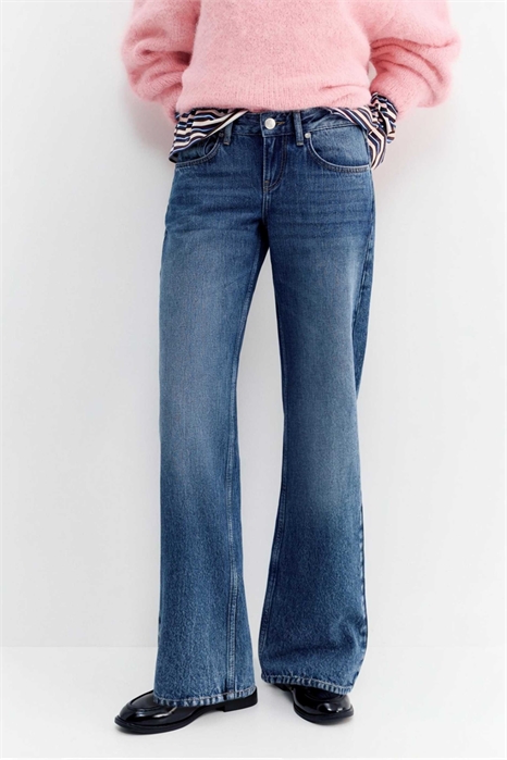 Джинсы с прямыми брючинами и низкой посадкой, украшенные звёздами артикул 155526902