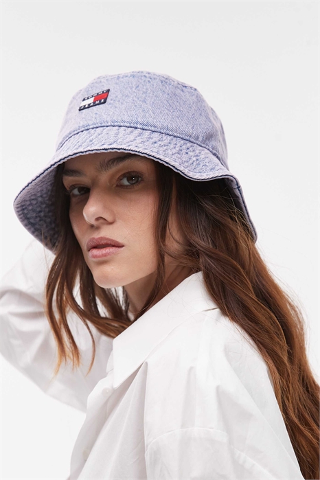 Кепка-козырек из вымытого денима с логотипом в виде флага артикул 143373324