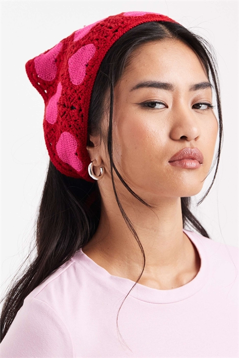 Бандана с сердечком, связанная крючком артикул 153489411