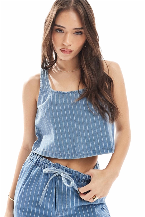 Джинсовый топ-жилет с вышитой полоской артикул 140662967