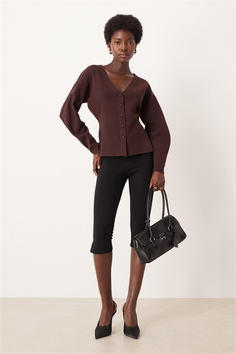 Приталенный вязаный кардиган артикул 151091445