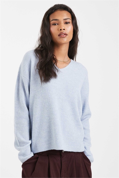 Свободный свитер с V-образным вырезом артикул 152906713