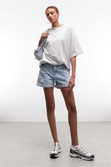 Шорты-момики из рваного денима артикул 136399329