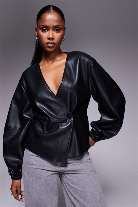 Топ с длинными рукавами из искусственной кожи черного цвета артикул 148927625
