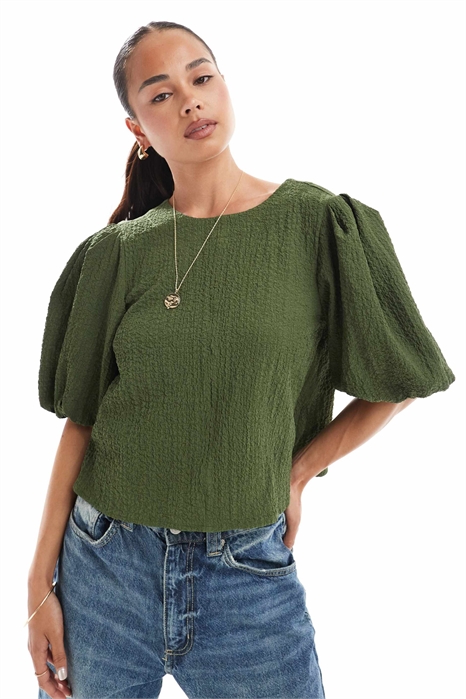 Топ из гофрированной ткани с буфетными рукавами артикул 146792086