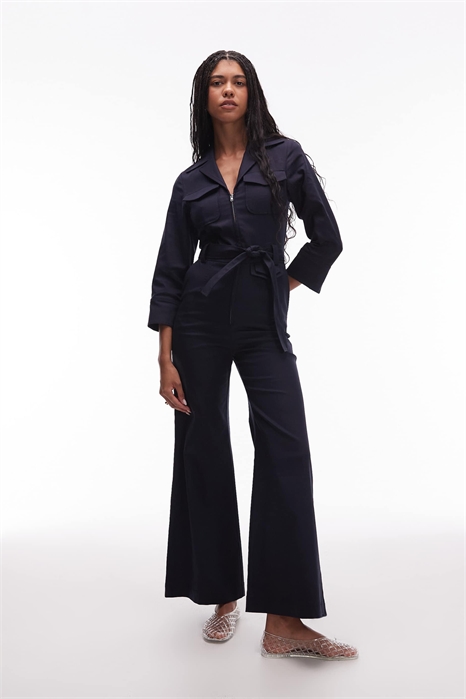Комбинезон с поясом и накладными карманами артикул 149319212
