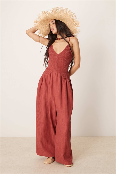 Комбинезон с V-образным вырезом из полиэстера с эффектом гофрированной ткани и заниженной талией артикул 141858308